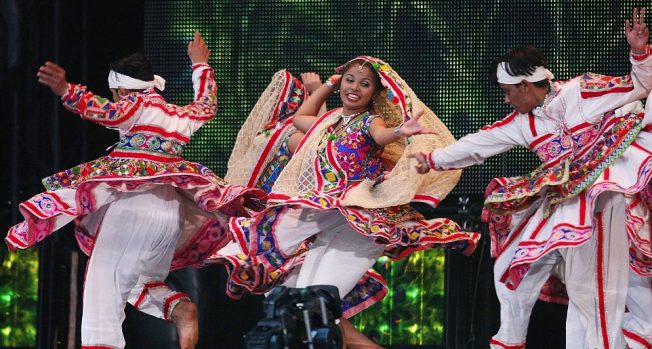 Firecrackers, dancers and a 60,000-strong crowd welcomes Modi to UK