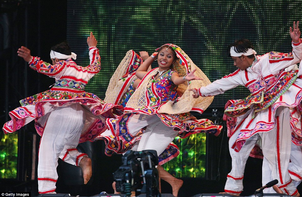 Firecrackers, dancers and a 60,000-strong crowd welcomes Modi to UK