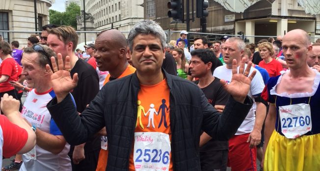 Manish Tiwari completes the British 10K Run!  ..... and for a good cause