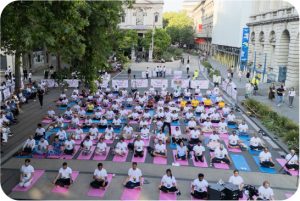 Yogaday-Middle-rt Yogaday-Middle-rt